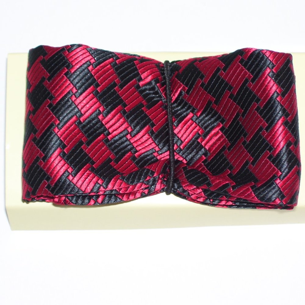 St. Patrick Red Navy Neck Tie & Socks Box 5 Set - Picture 4 of 8